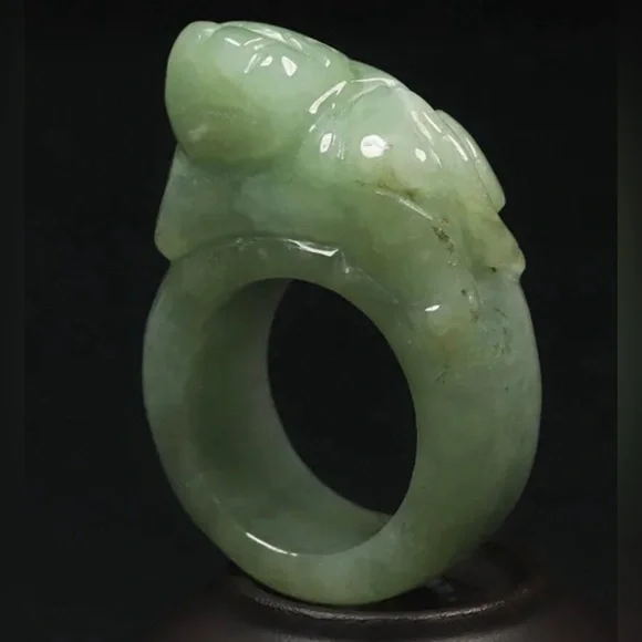 VINTAGE Large Jade Green Ring HandCarved Pixiu Size 11.5 Prosperity Good Luck - Picture 7 of 10